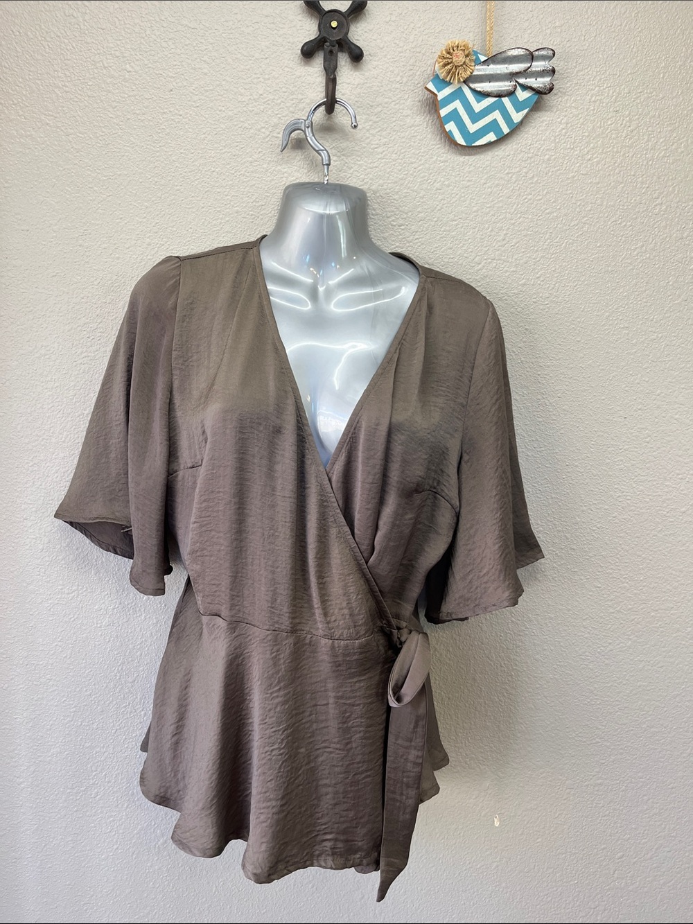 Doe & Rae wrap top size small